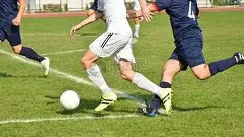 东体独家揭秘：中超跨年赛制遇阻，短期难落地，专家建议长远布局谋发展