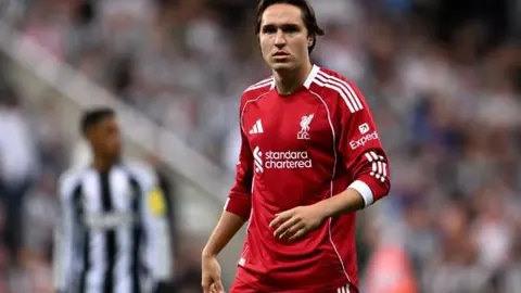 红蓝双雄齐陷困境！曼联利物浦近五轮仅一胜，同分共列英超第八第九名！