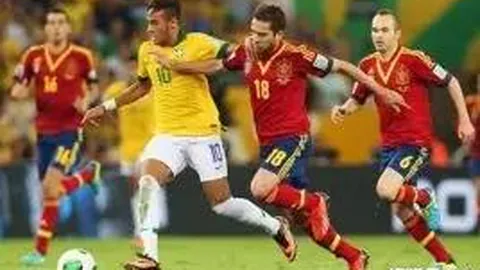 “十人西汉姆联遭利物浦2球逆袭，伊萨克破荒献首球，加克波双响传射显神威！”