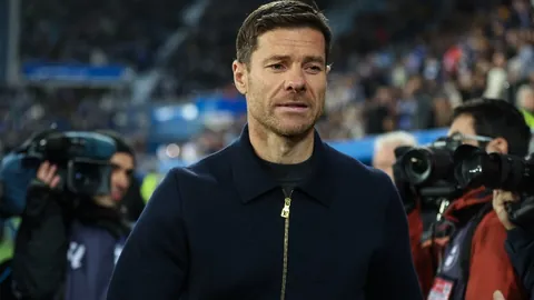 《海贼王》跨界惊喜！多特携手路飞乔巴同场竞技